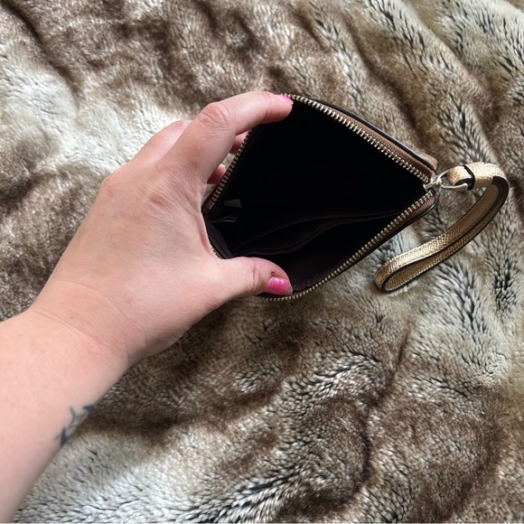 🚨Flash Sale: Coach Signature Canvas Wristlet with Gold Stars Leather - Picture 3 of 5